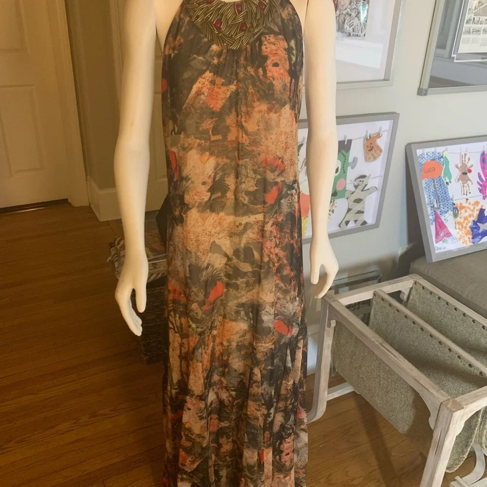 Alice + Olivia gorgeous gown. Unique beading at the top. The colors are fab! Am - Picture 5 of 15